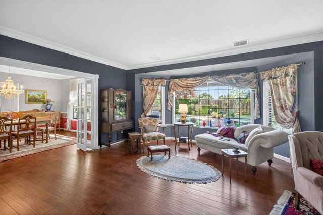 9818 Mira Del Rio Dr, Sacramento, CA 95827