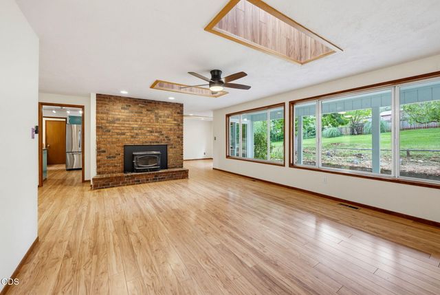 2354 Green Meadows Way, Ashland, OR 97520