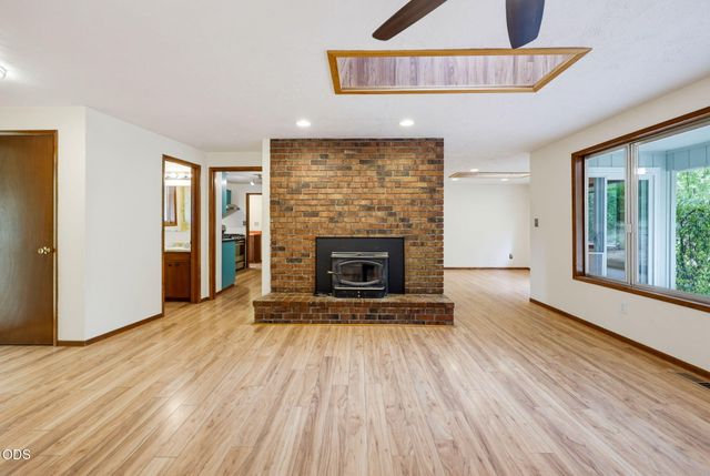 2354 Green Meadows Way, Ashland, OR 97520