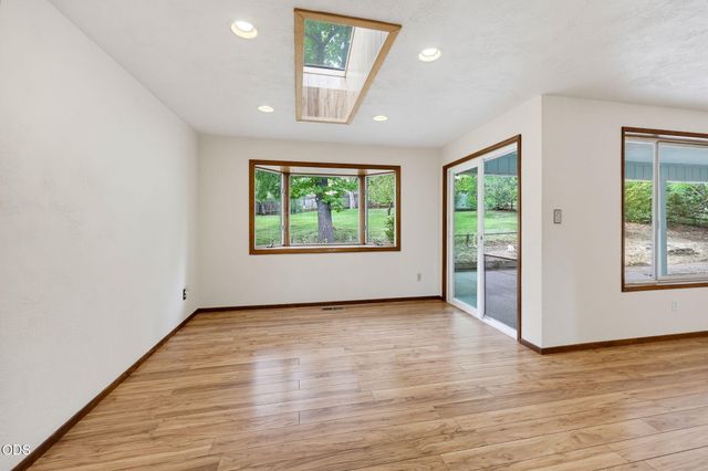 2354 Green Meadows Way, Ashland, OR 97520