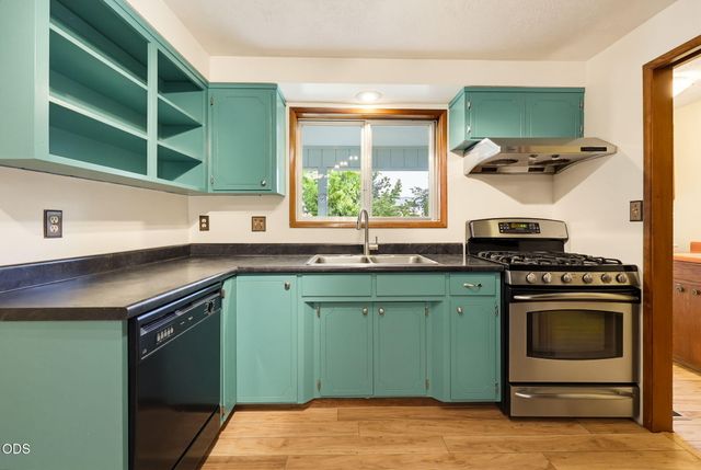 2354 Green Meadows Way, Ashland, OR 97520