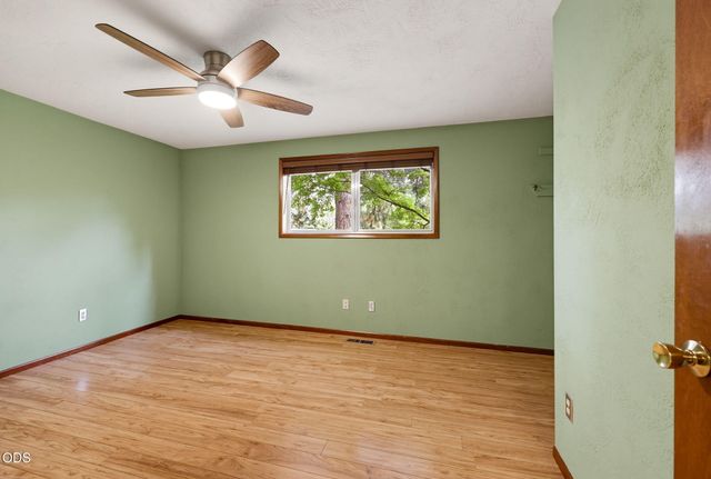 2354 Green Meadows Way, Ashland, OR 97520