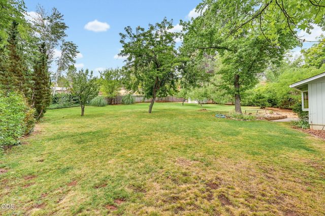 2354 Green Meadows Way, Ashland, OR 97520