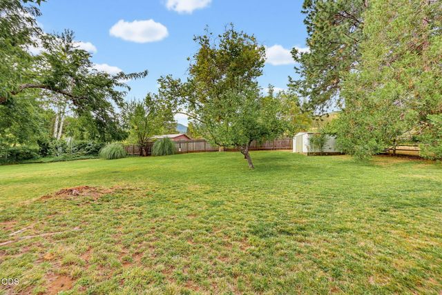 2354 Green Meadows Way, Ashland, OR 97520