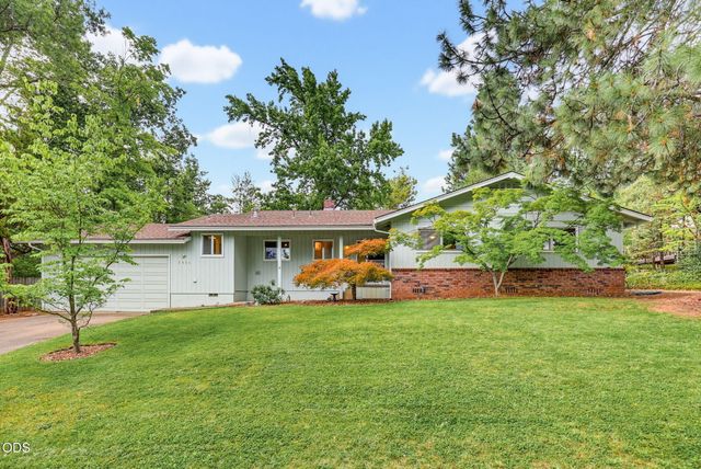 2354 Green Meadows Way, Ashland, OR 97520