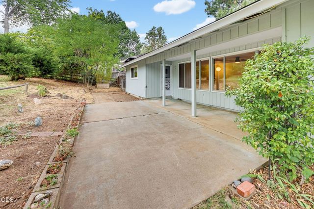2354 Green Meadows Way, Ashland, OR 97520