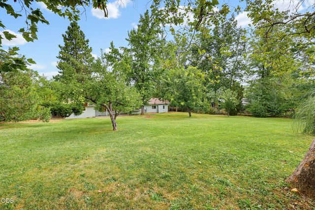 2354 Green Meadows Way, Ashland, OR 97520