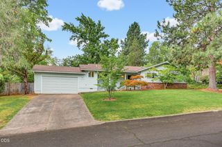 2354 Green Meadows Way, Ashland, OR 97520