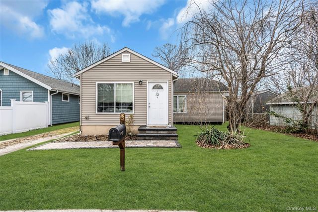 6 Oakwood Avenue, Ronkonkoma, NY 11779