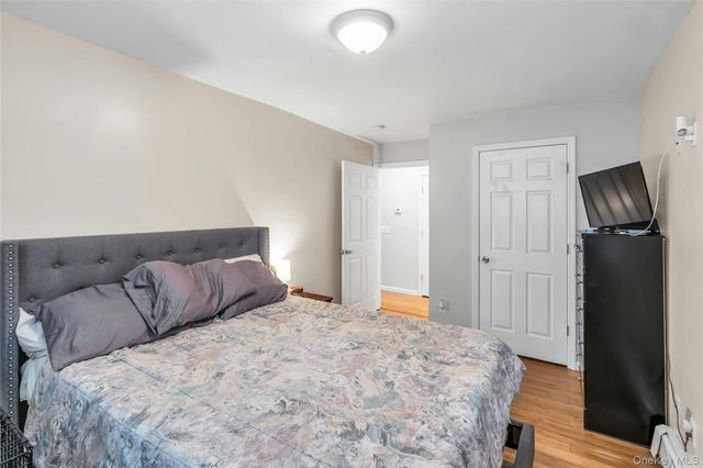 6 Oakwood Avenue, Ronkonkoma, NY 11779