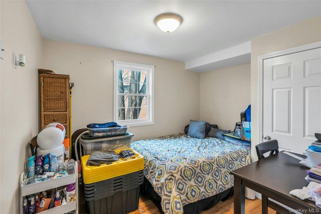 6 Oakwood Avenue, Ronkonkoma, NY 11779