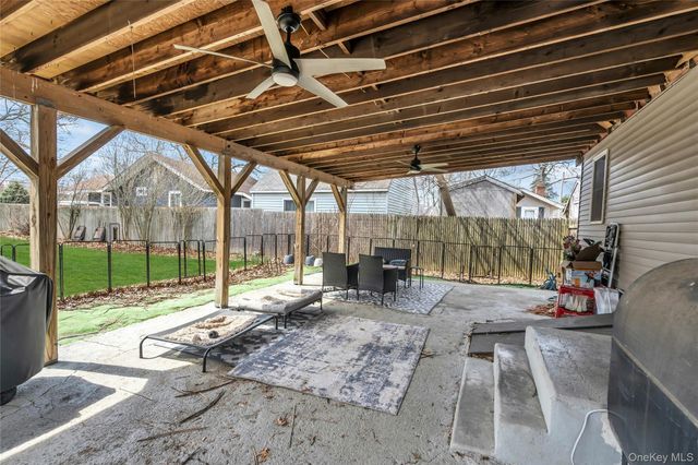 6 Oakwood Avenue, Ronkonkoma, NY 11779