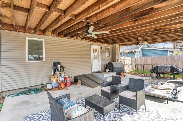 6 Oakwood Avenue, Ronkonkoma, NY 11779