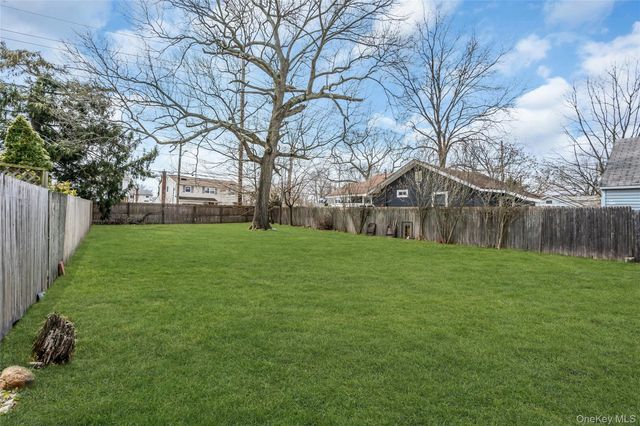 6 Oakwood Avenue, Ronkonkoma, NY 11779