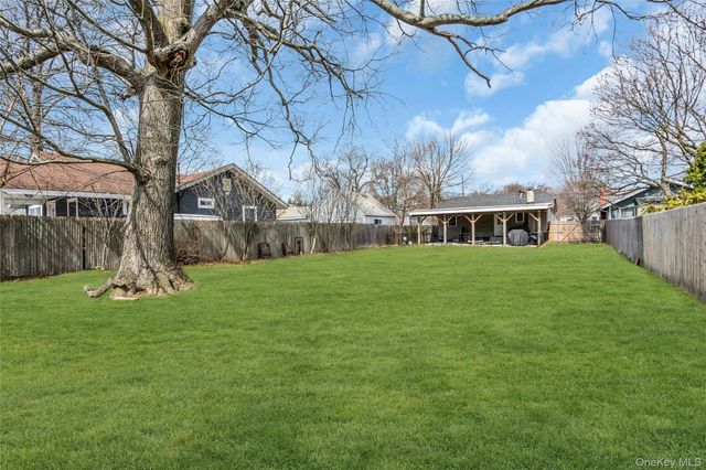 6 Oakwood Avenue, Ronkonkoma, NY 11779