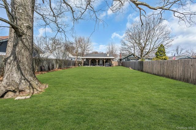 6 Oakwood Avenue, Ronkonkoma, NY 11779