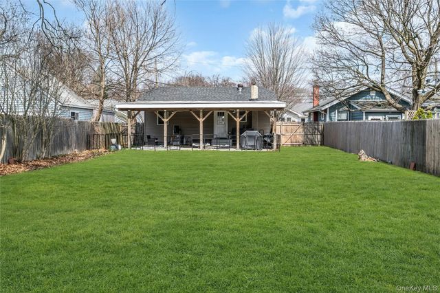 6 Oakwood Avenue, Ronkonkoma, NY 11779