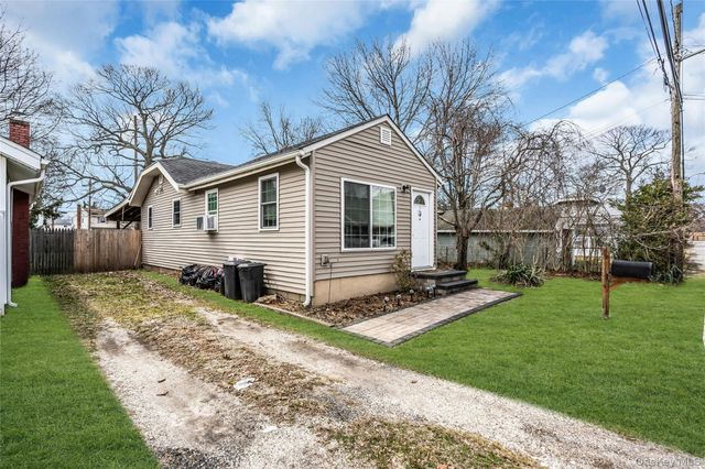 6 Oakwood Avenue, Ronkonkoma, NY 11779