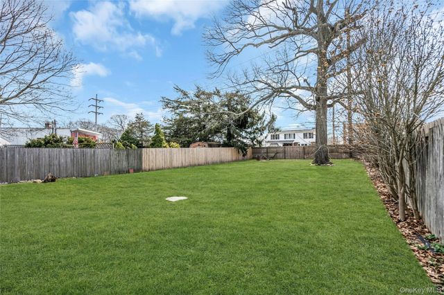 6 Oakwood Avenue, Ronkonkoma, NY 11779