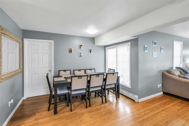 6 Oakwood Avenue, Ronkonkoma, NY 11779