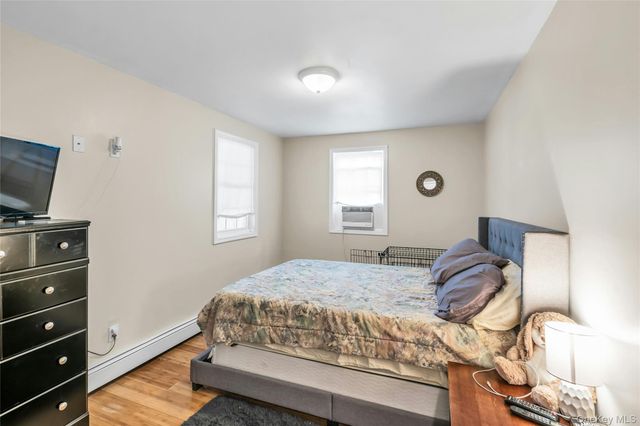 6 Oakwood Avenue, Ronkonkoma, NY 11779