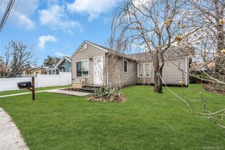 6 Oakwood Avenue, Ronkonkoma, NY 11779