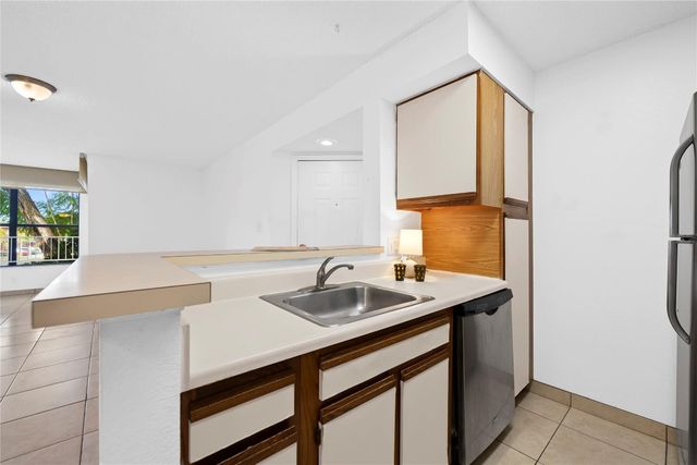 2906 S University Drive 10204, Davie, FL 33328