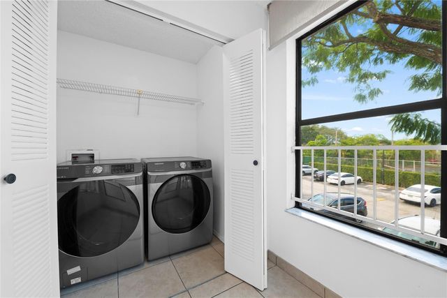 2906 S University Drive 10204, Davie, FL 33328