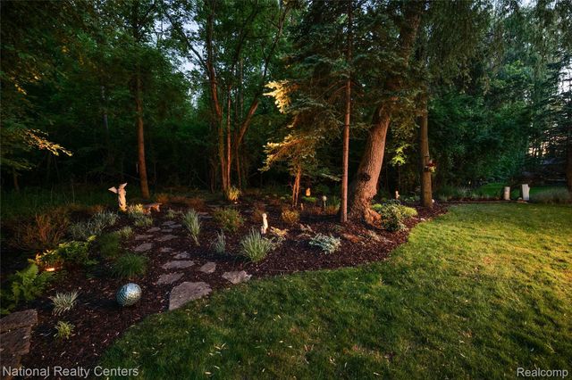 32407 Maria Court, Livonia, MI 48152