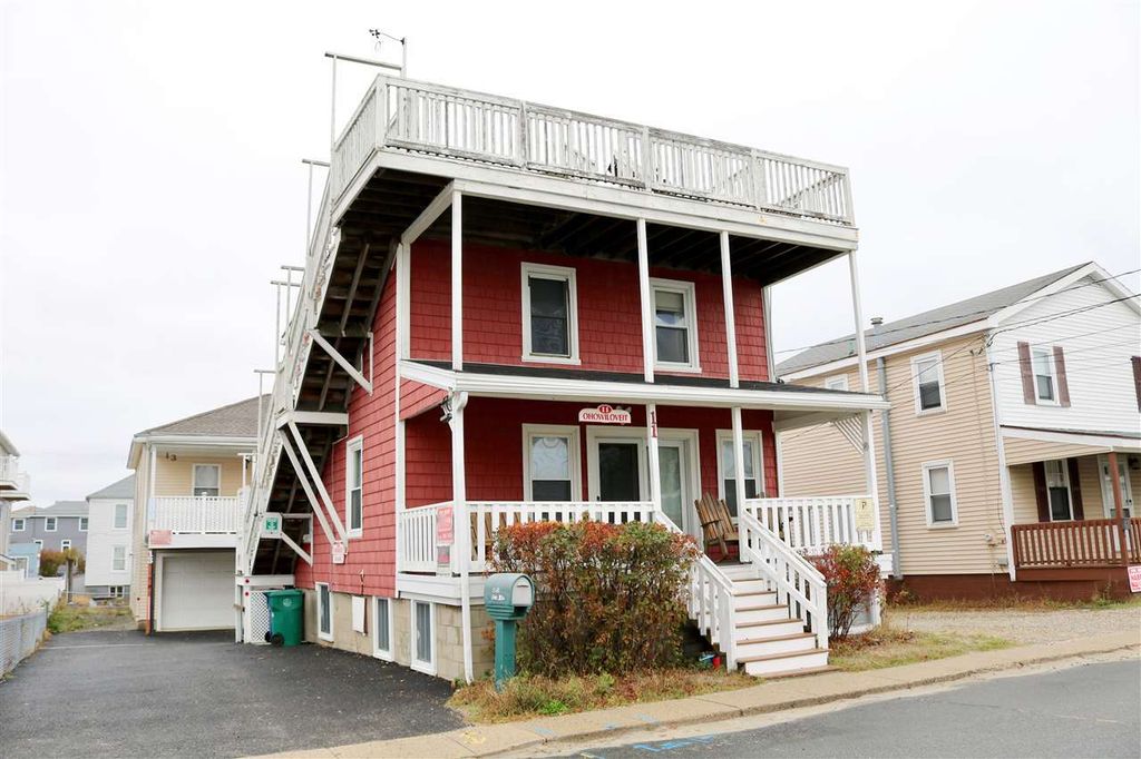 Image 1 of property listing at 11-13 Boston Avenue, Hampton, NH 03842