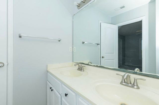 2905 SE Stone Ridge Street, Grimes, IA 50111