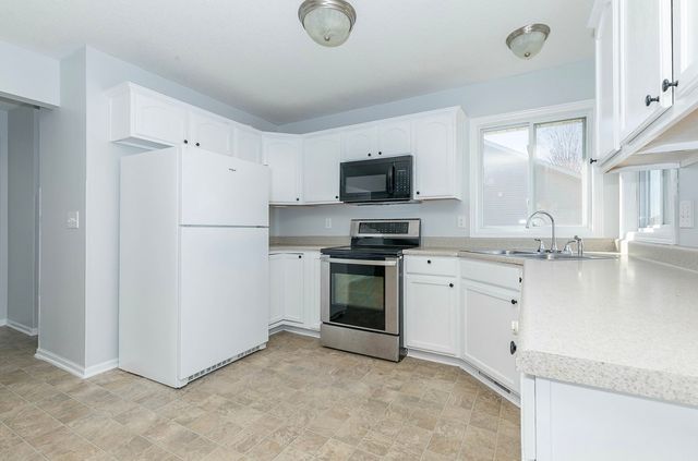 2905 SE Stone Ridge Street, Grimes, IA 50111