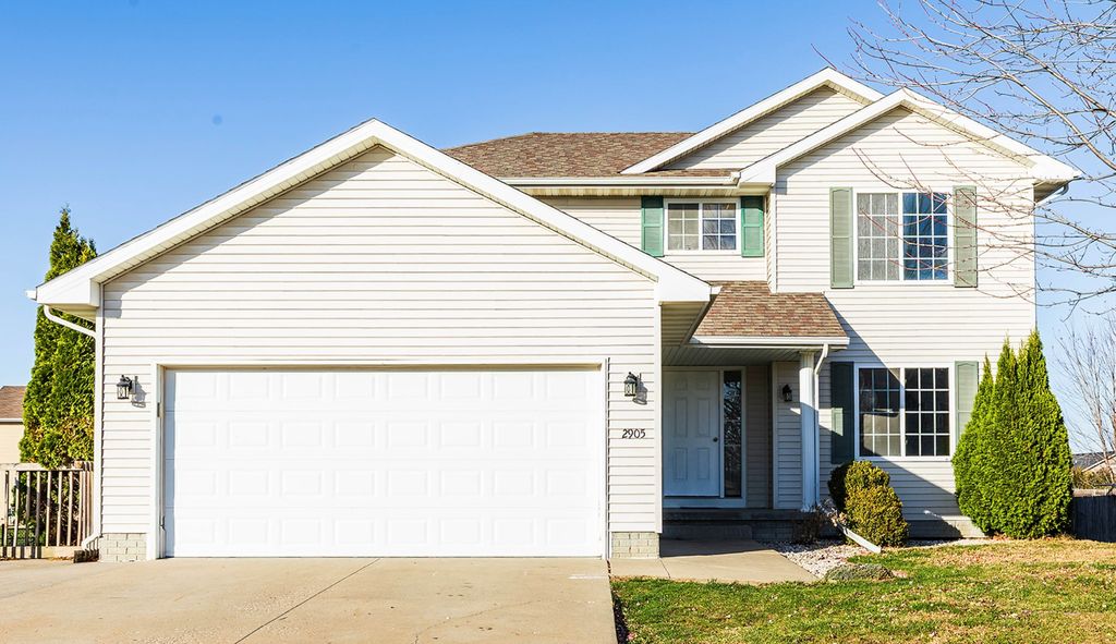 2905 SE Stone Ridge Street, Grimes, IA 50111