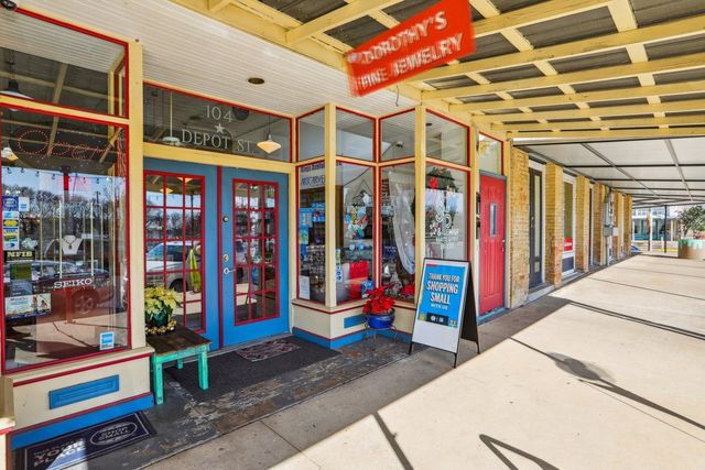 130 Hornet ST, Elgin, TX 78621