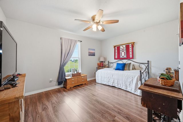 239 colt trl, Natalia, TX 78059