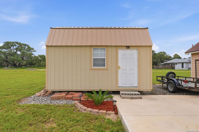 239 colt trl, Natalia, TX 78059