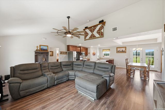239 colt trl, Natalia, TX 78059