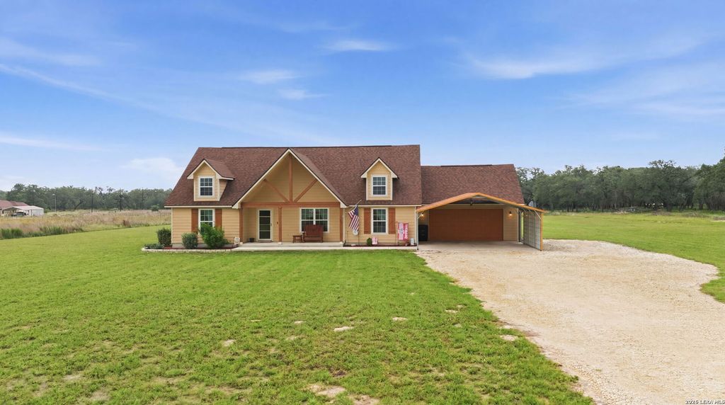 239 colt trl, Natalia, TX 78059