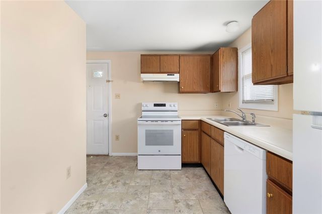 28 Elmer Avenue, Warwick, RI 02886