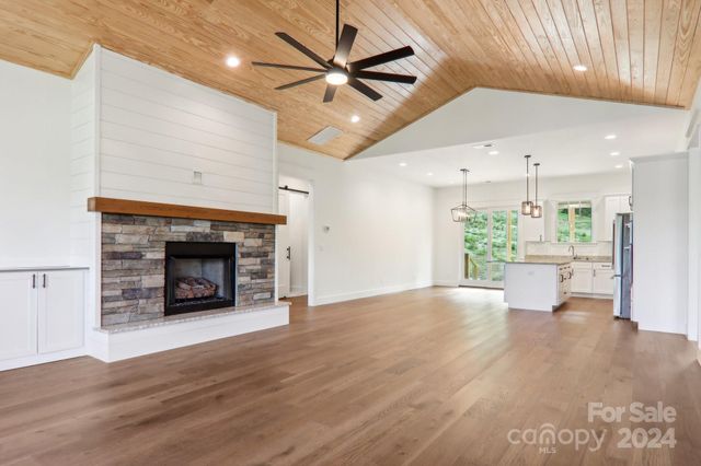 62 Maple Knoll Drive, Hendersonville, NC 28792