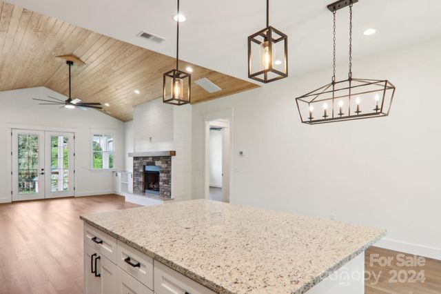 62 Maple Knoll Drive, Hendersonville, NC 28792