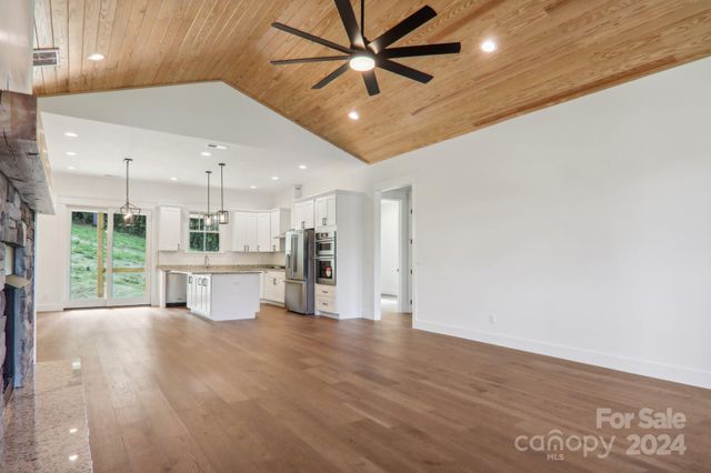 62 Maple Knoll Drive, Hendersonville, NC 28792