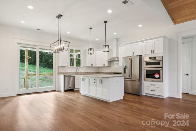 62 Maple Knoll Drive, Hendersonville, NC 28792