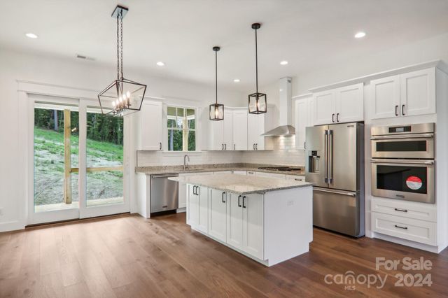 62 Maple Knoll Drive, Hendersonville, NC 28792