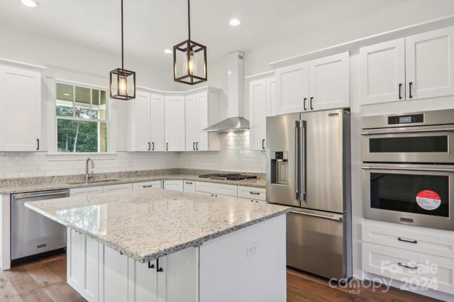 62 Maple Knoll Drive, Hendersonville, NC 28792