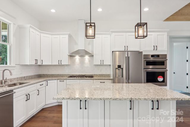 62 Maple Knoll Drive, Hendersonville, NC 28792