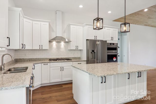 62 Maple Knoll Drive, Hendersonville, NC 28792