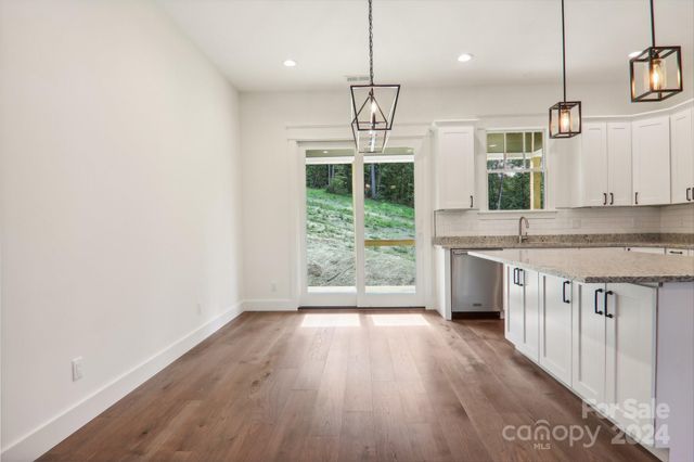 62 Maple Knoll Drive, Hendersonville, NC 28792