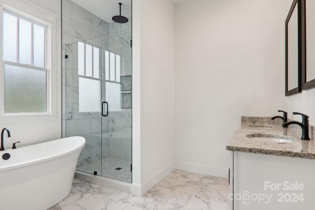 62 Maple Knoll Drive, Hendersonville, NC 28792