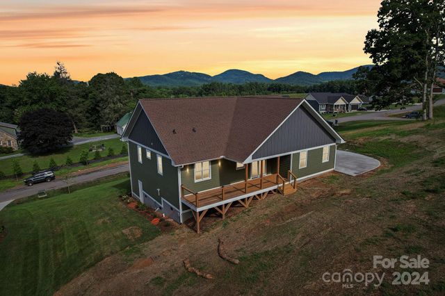 62 Maple Knoll Drive, Hendersonville, NC 28792